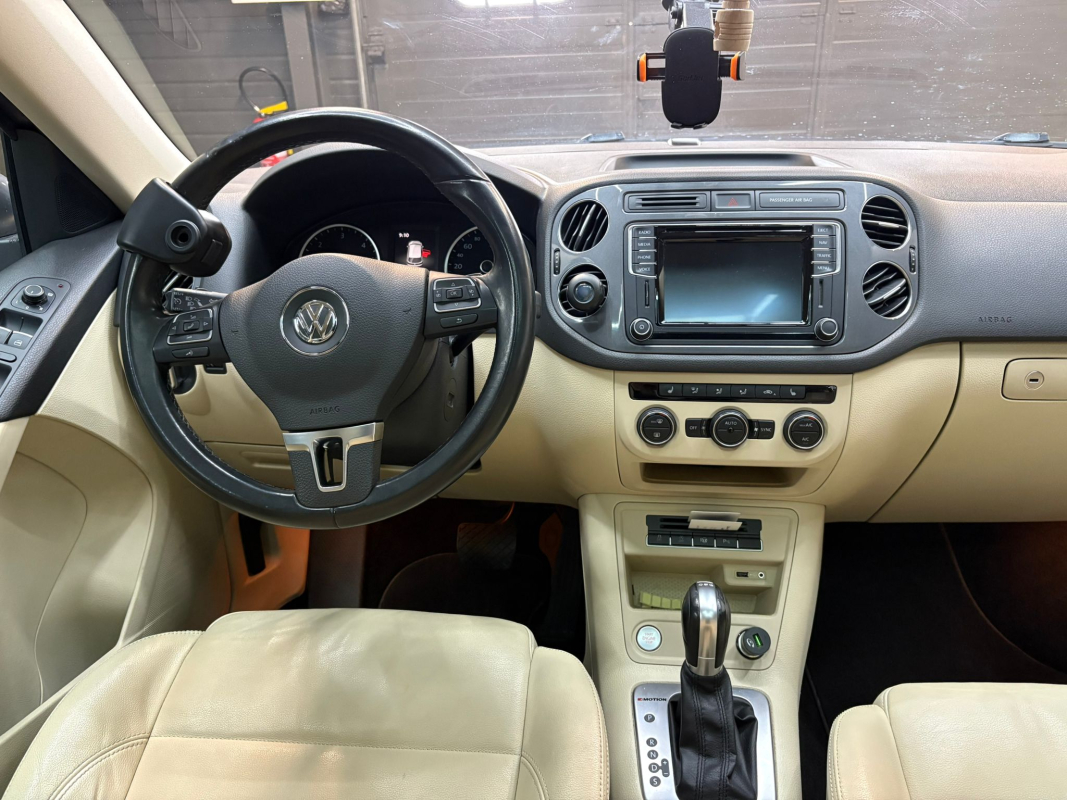 Volkswagen Tiguan — 13