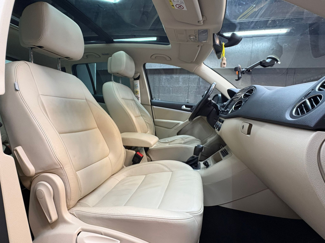Volkswagen Tiguan — 16
