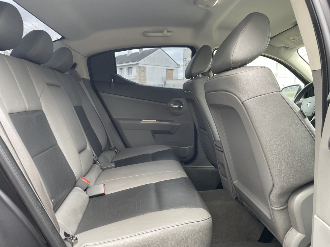 Dodge Avenger — 14