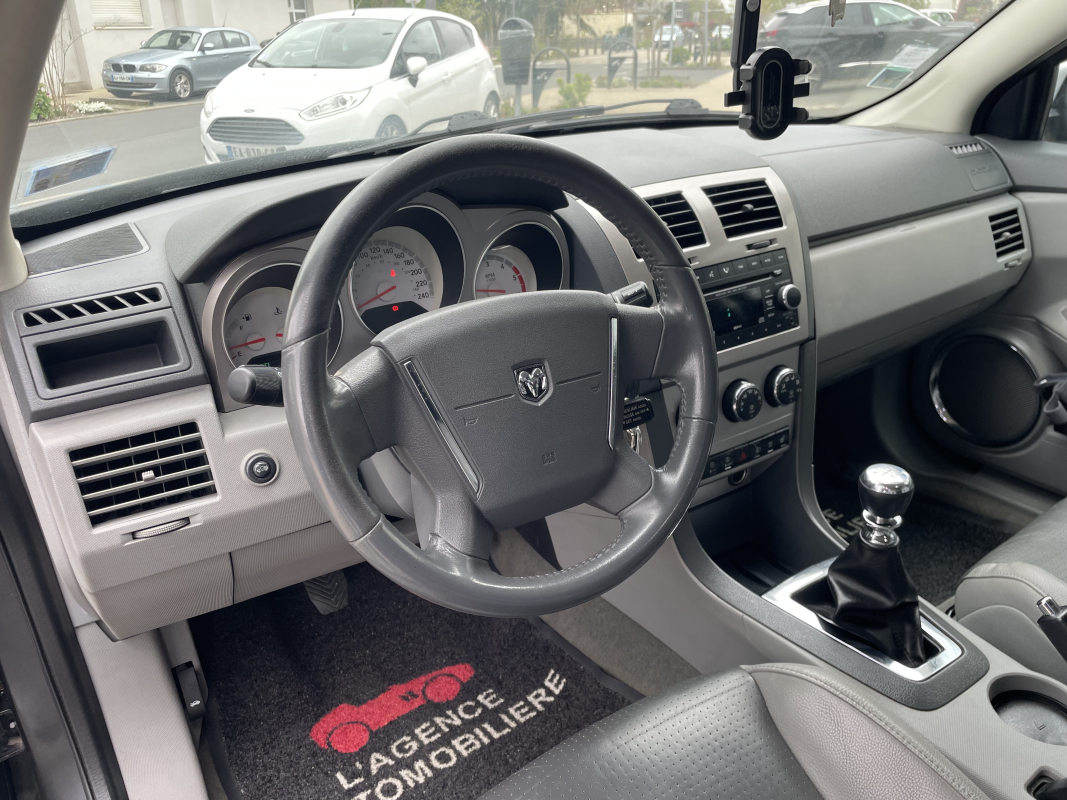 Dodge Avenger — 10