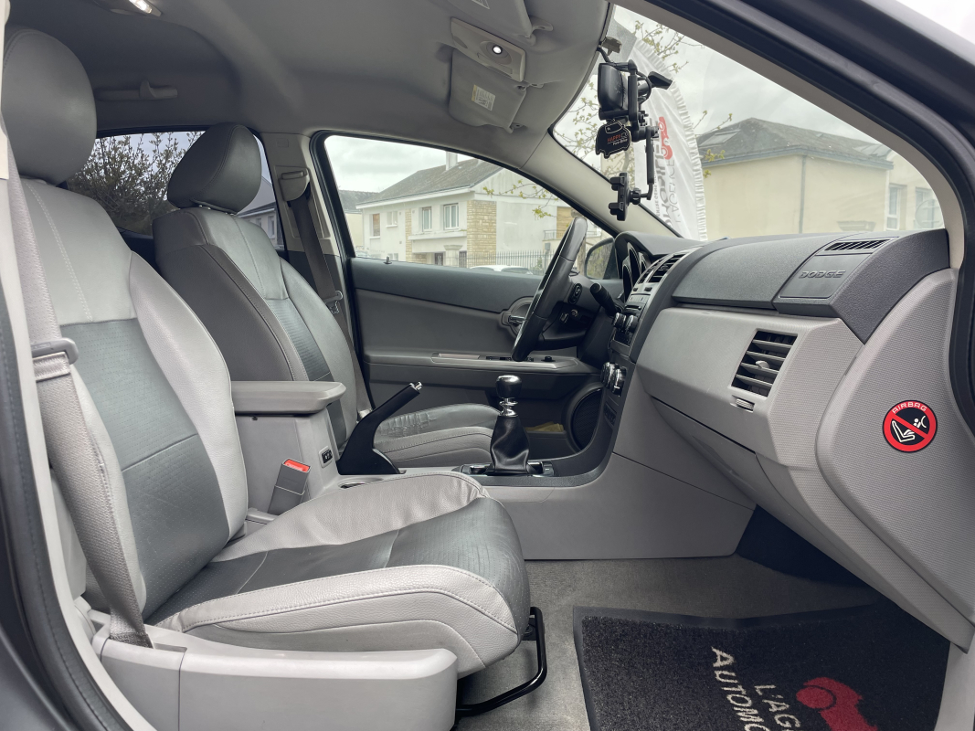 Dodge Avenger — 12