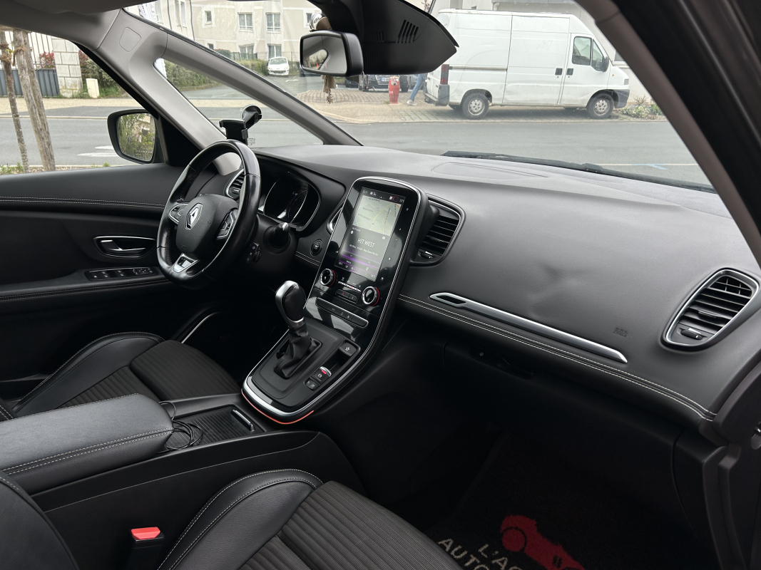 Renault Scenic — 12