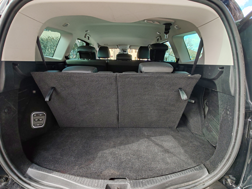 Renault Grand Scenic — 19