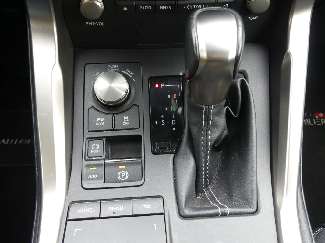 Lexus NX — 17