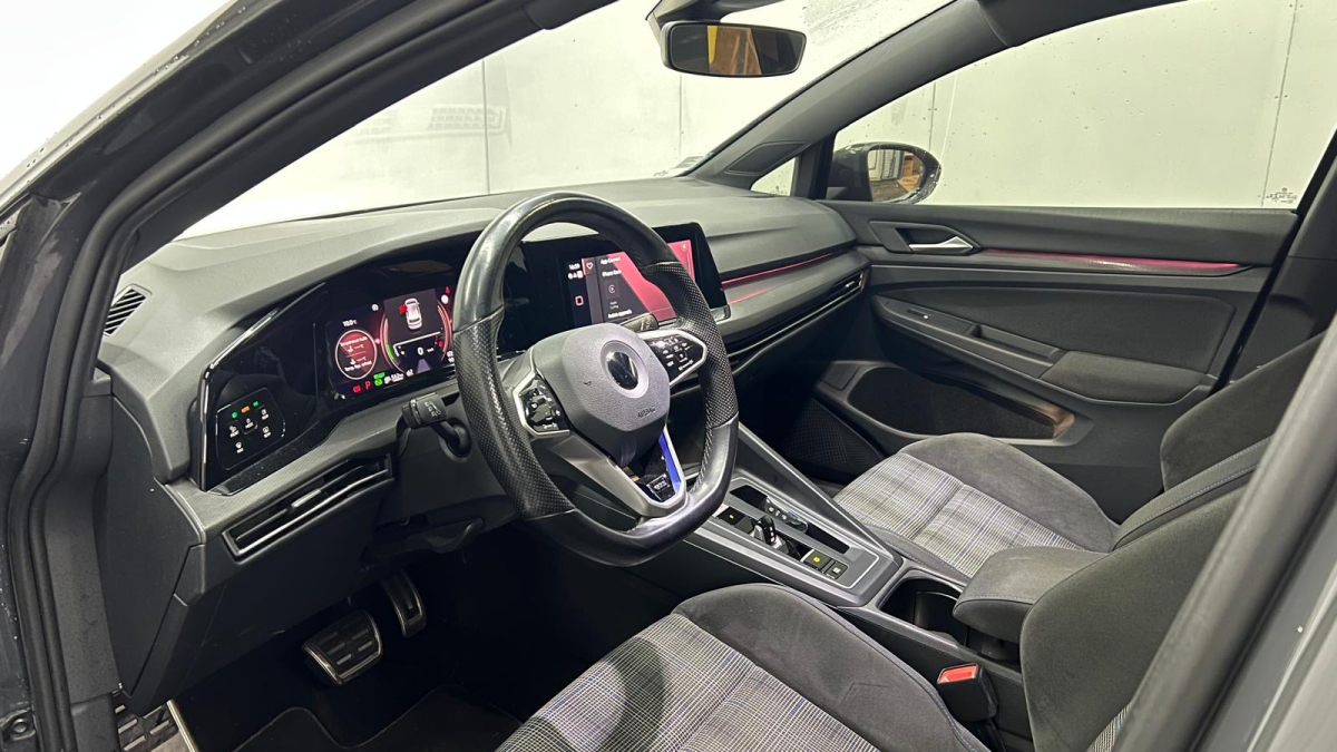 Volkswagen GOLF VIII — 7