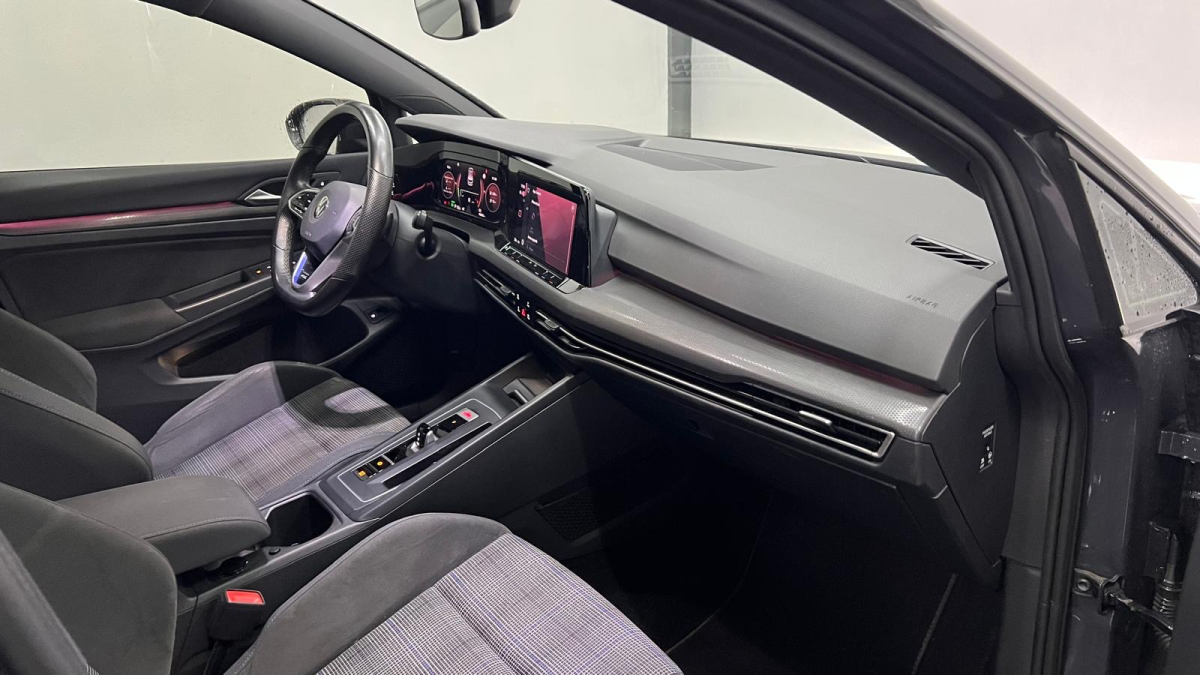 Volkswagen GOLF VIII — 9