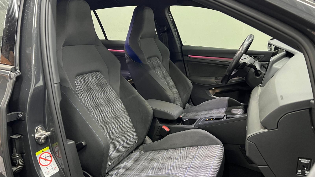 Volkswagen GOLF VIII — 10