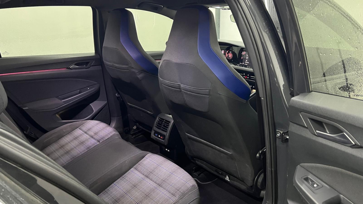Volkswagen GOLF VIII — 11