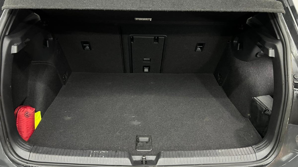 Volkswagen GOLF VIII — 15