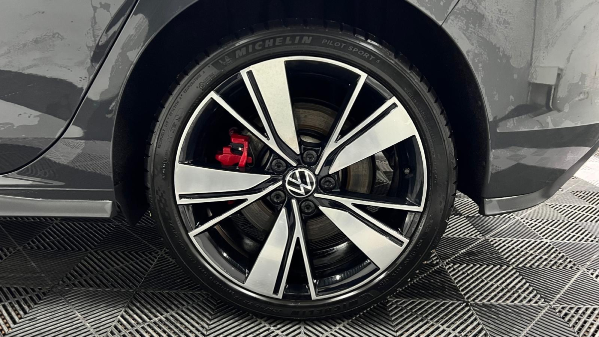 Volkswagen GOLF VIII — 23