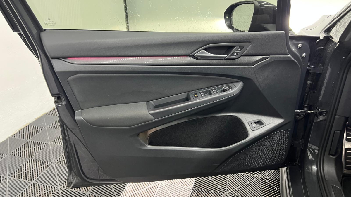 Volkswagen GOLF VIII — 33