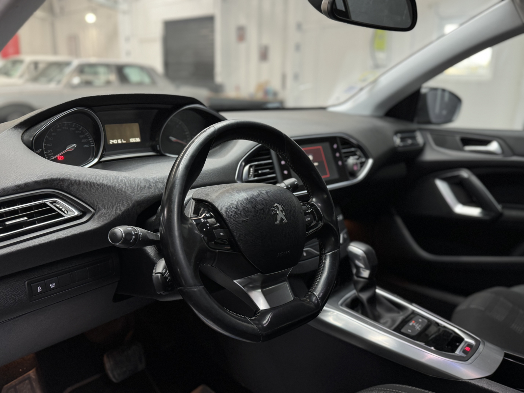 Peugeot 308 — 8