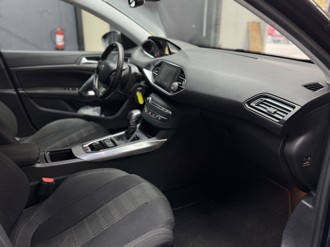 Peugeot 308 — 10