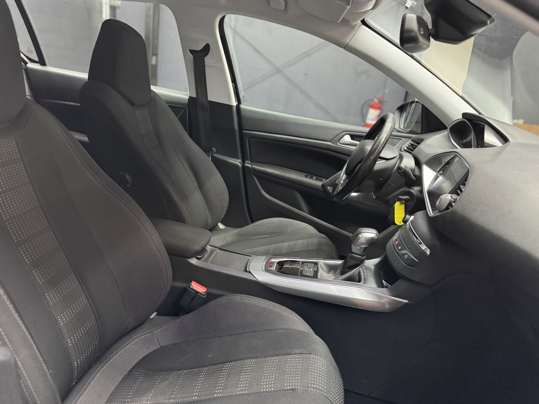 Peugeot 308 — 11