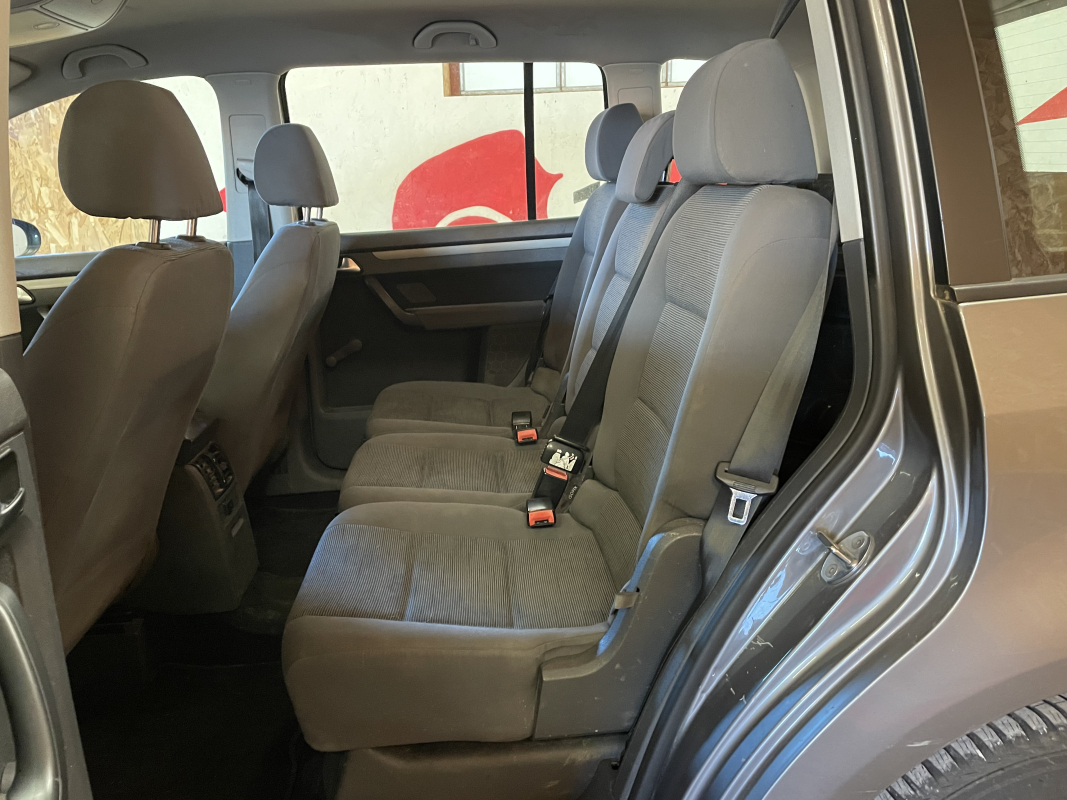 Volkswagen Touran — 13