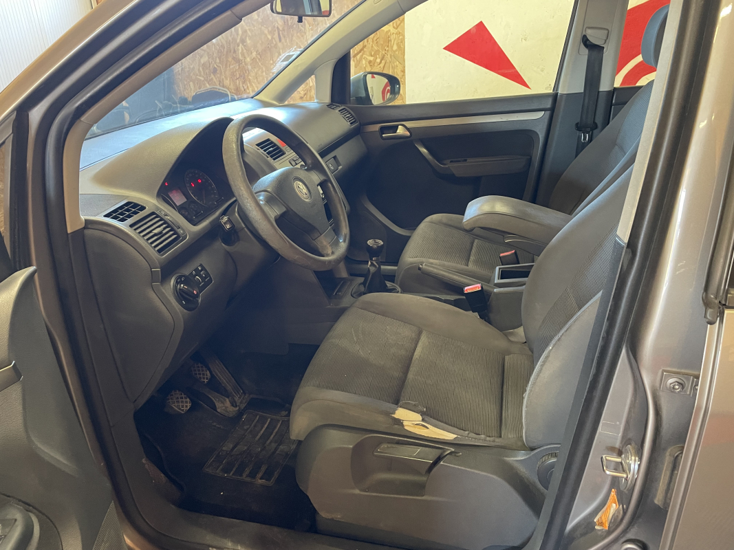 Volkswagen Touran — 11