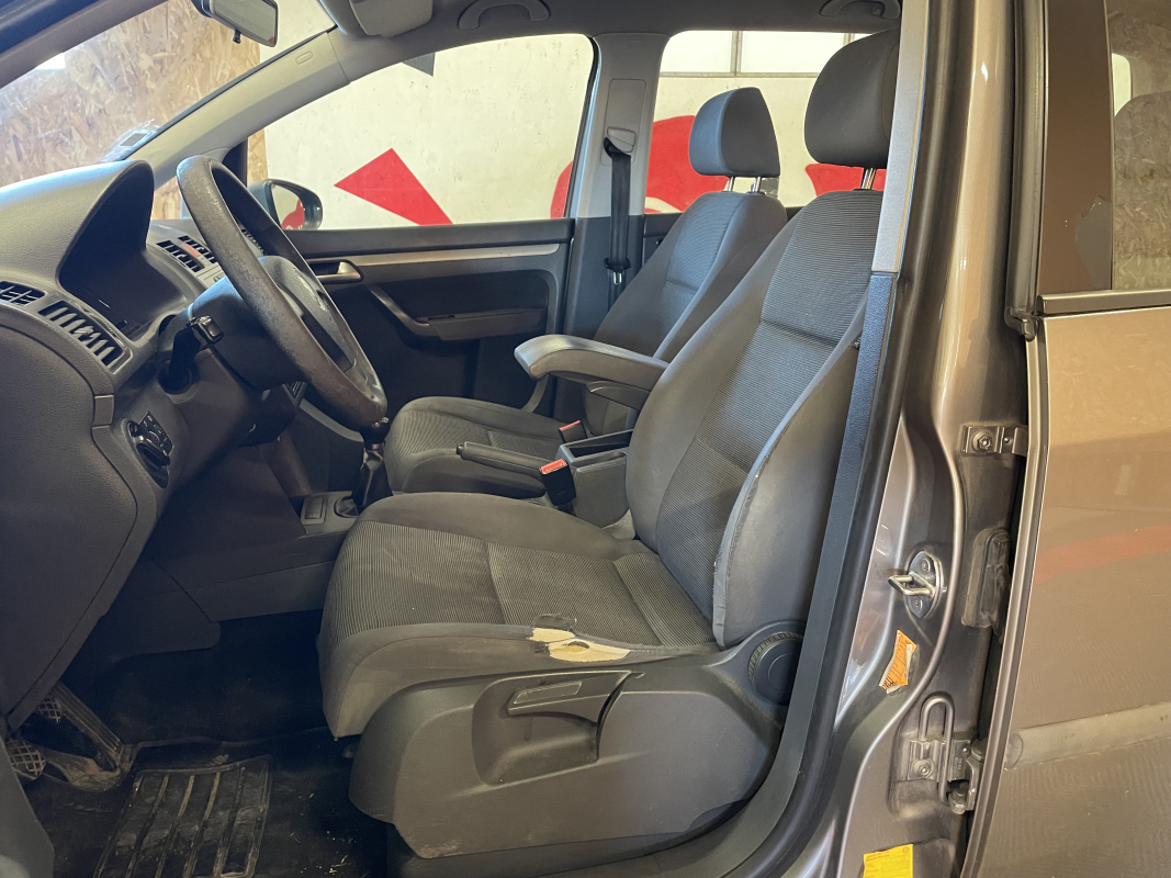 Volkswagen Touran — 12