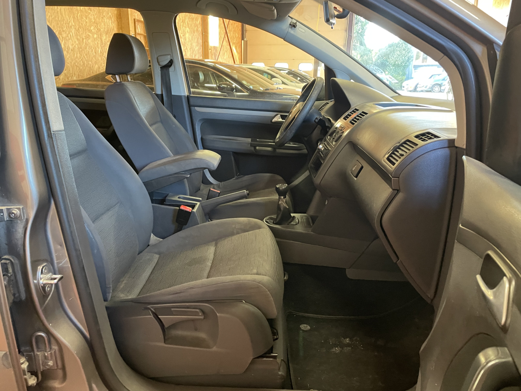 Volkswagen Touran — 15