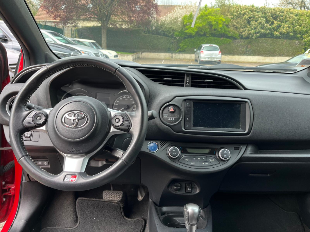 Toyota Yaris — 8
