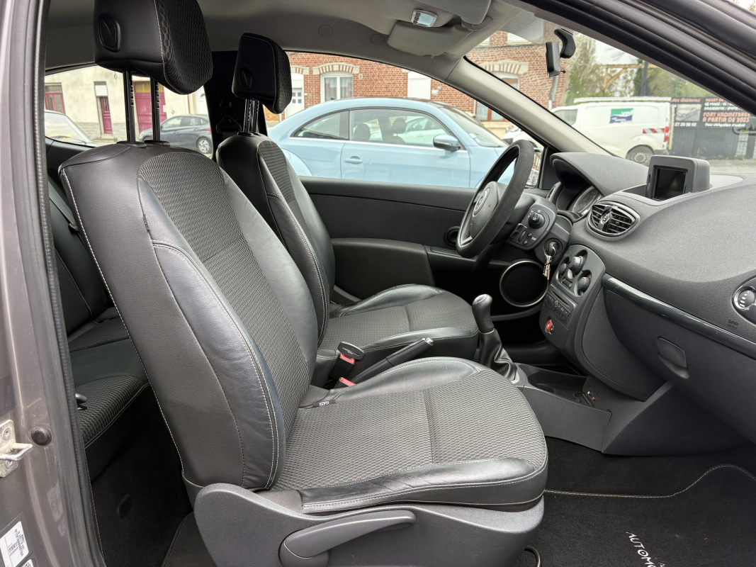 Renault Clio — 12