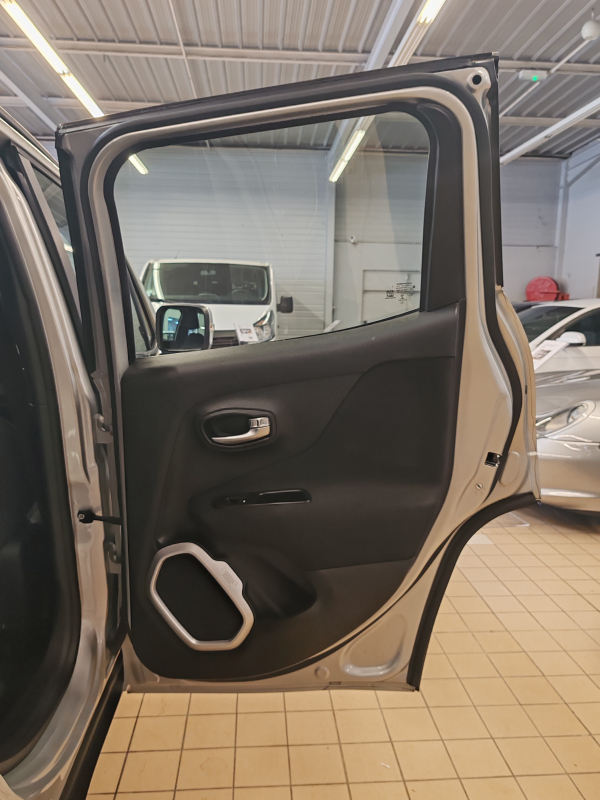 Jeep Renegade — 27