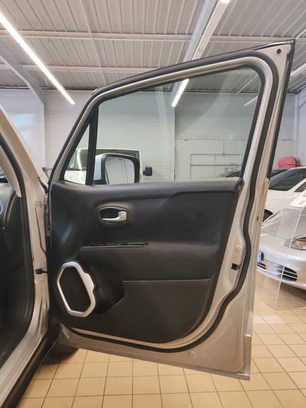 Jeep Renegade — 26
