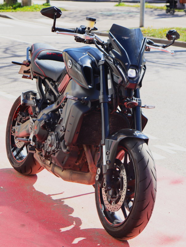Yamaha MT09 — 3
