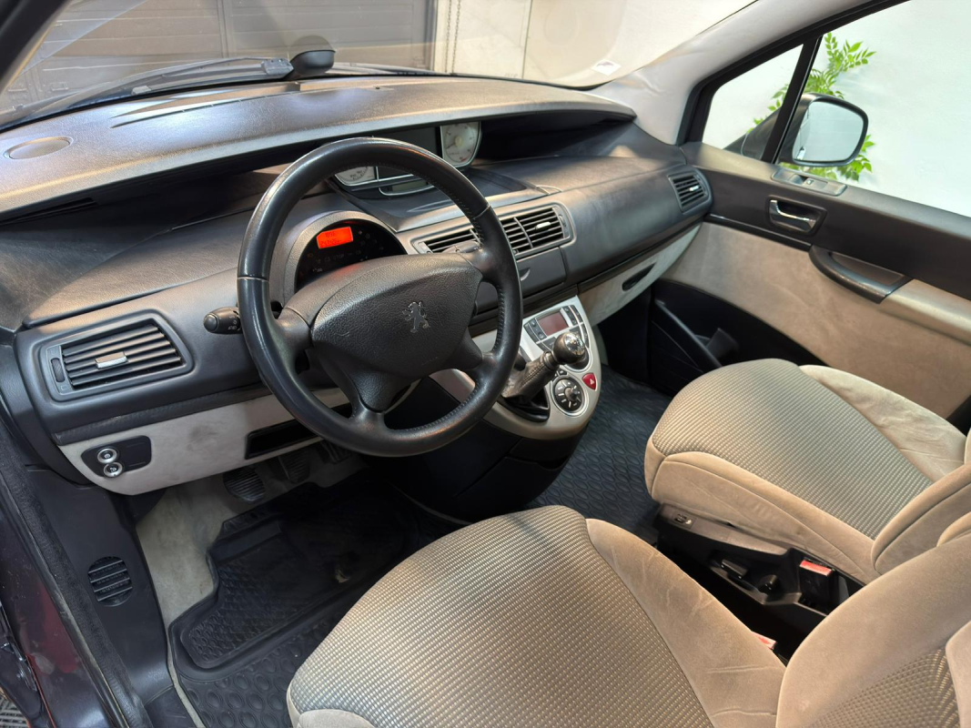 Peugeot 807 — 12
