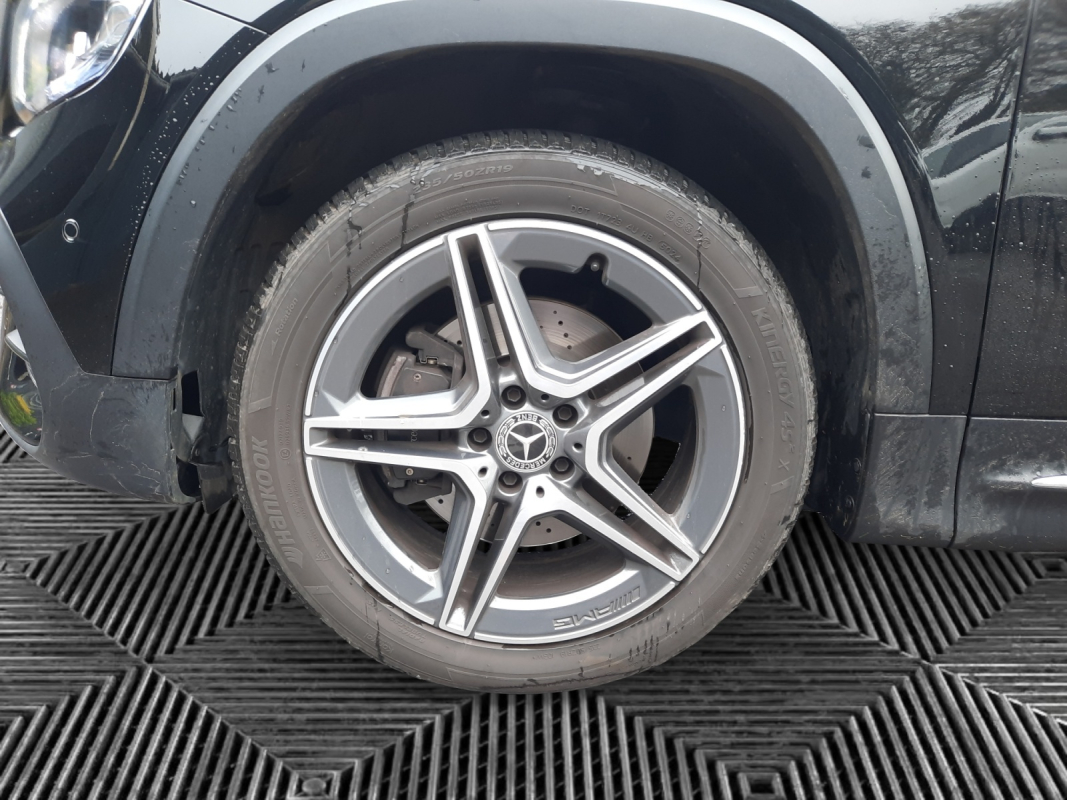 Mercedes GLB — 32