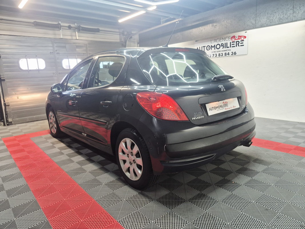 Peugeot 207 — 7