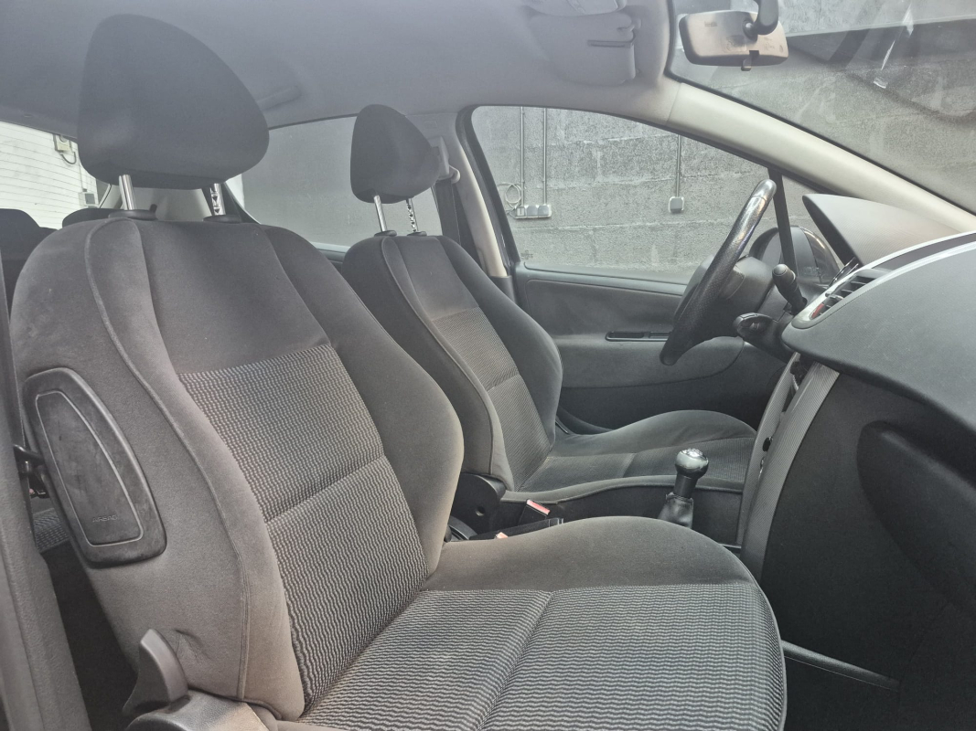 Peugeot 207 — 23