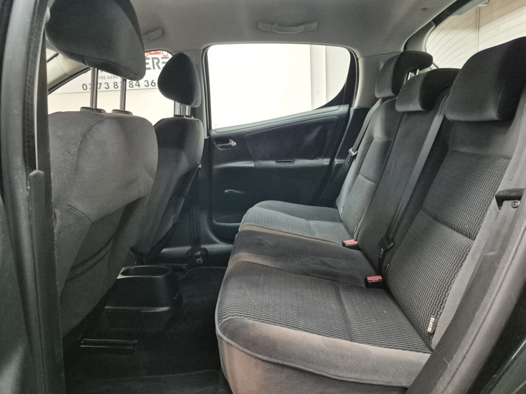 Peugeot 207 — 15