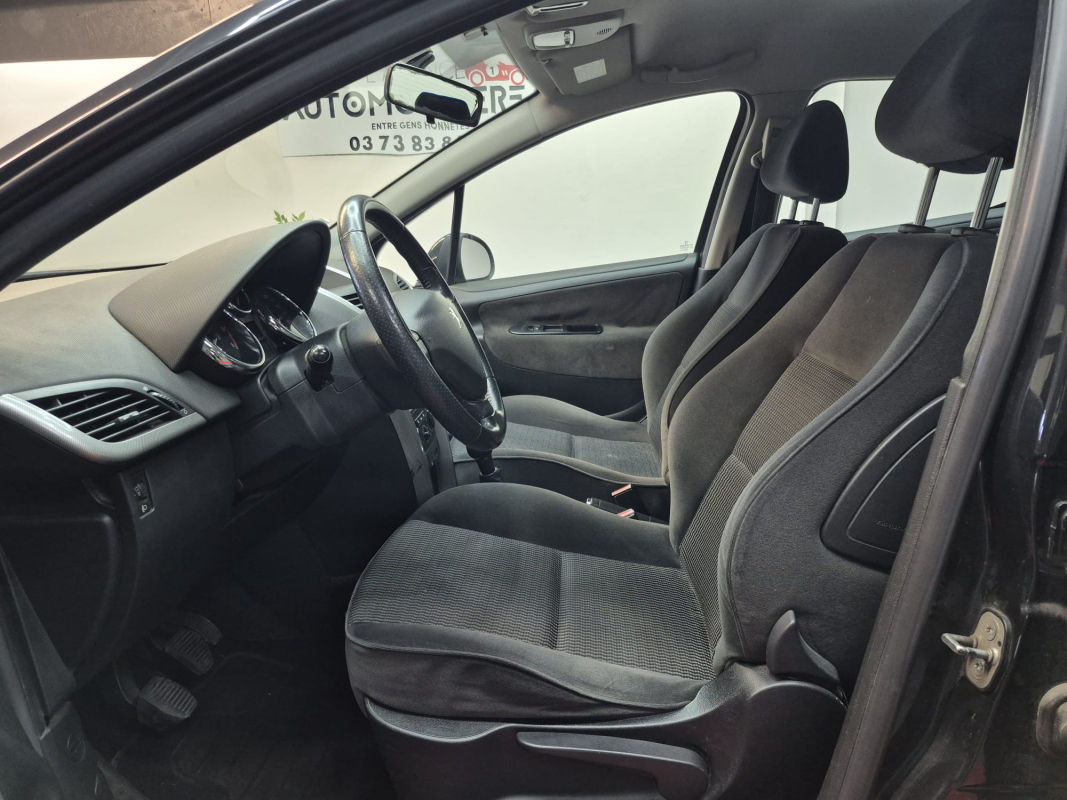 Peugeot 207 — 11