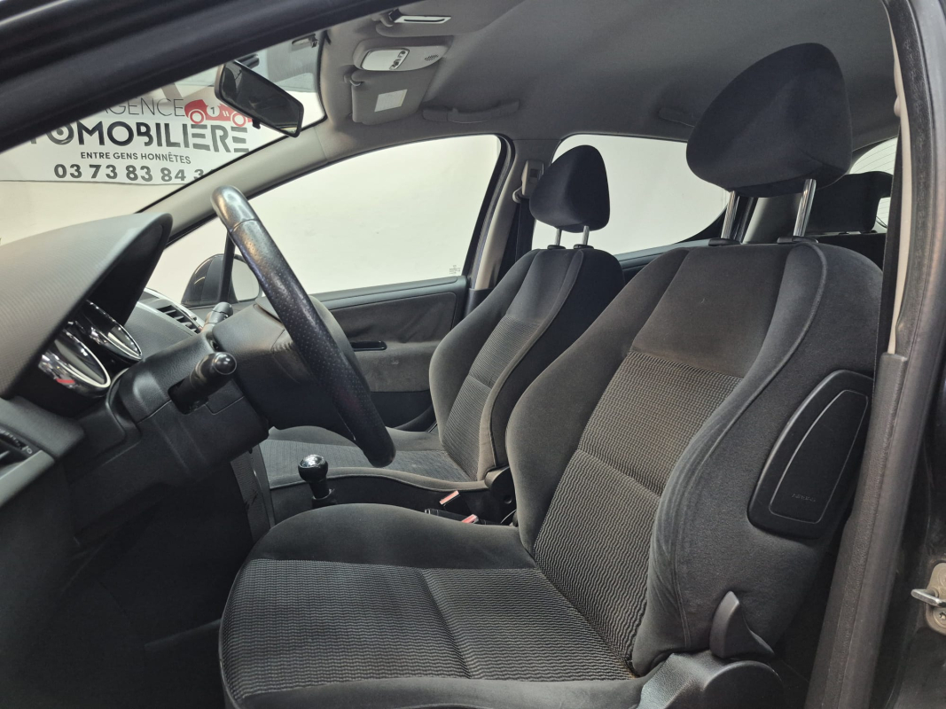 Peugeot 207 — 12