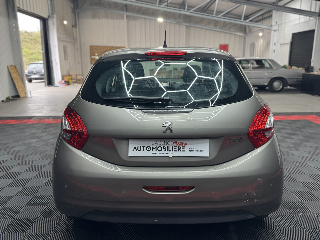 Peugeot 208 — 6