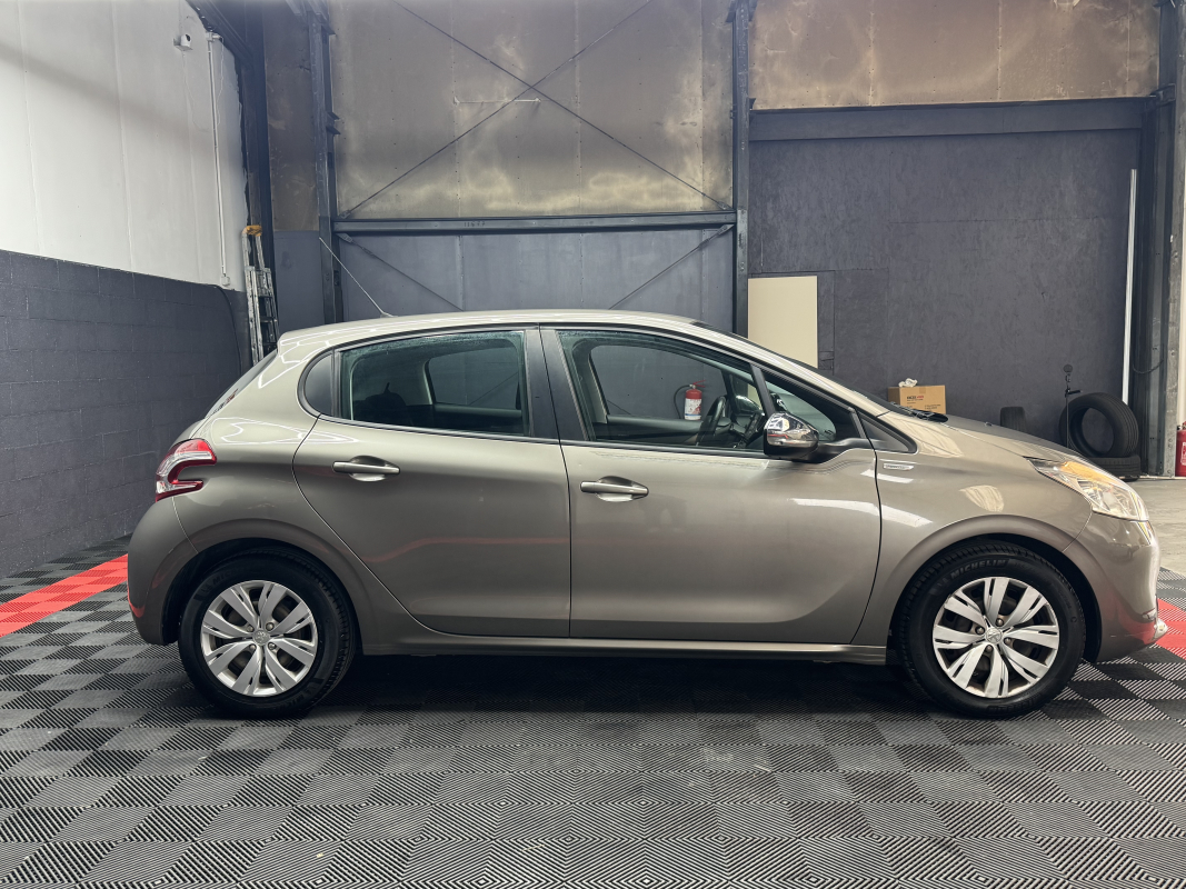 Peugeot 208 — 4