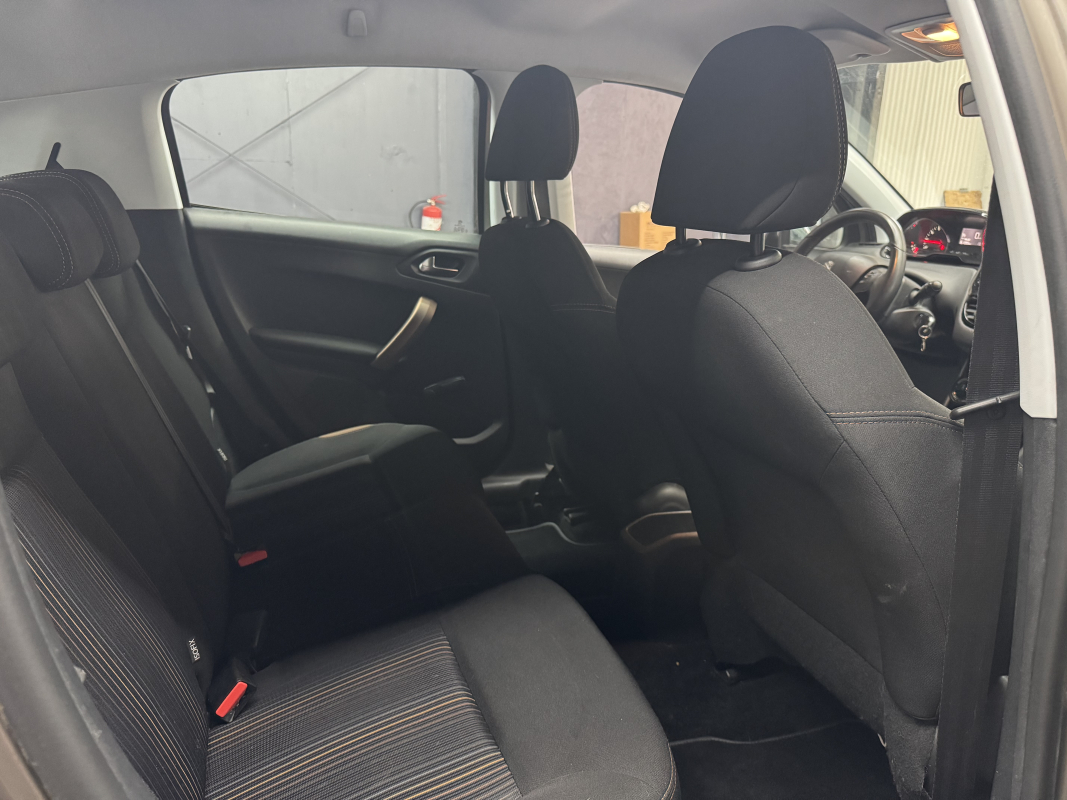 Peugeot 208 — 13