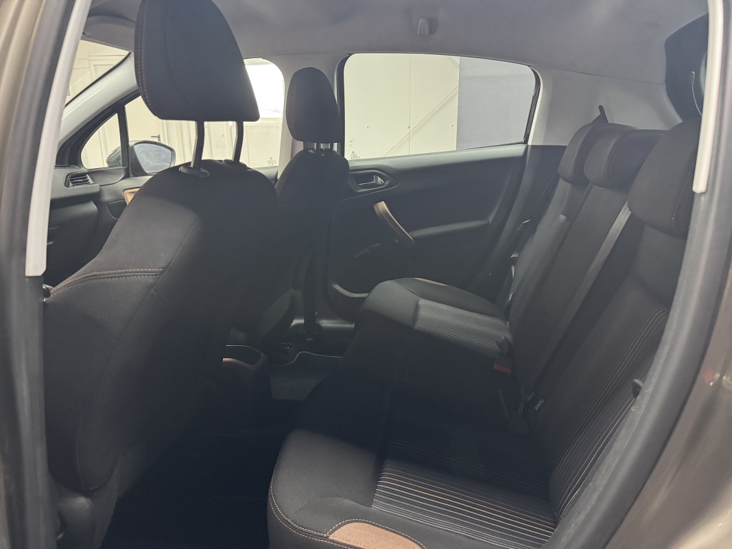 Peugeot 208 — 14