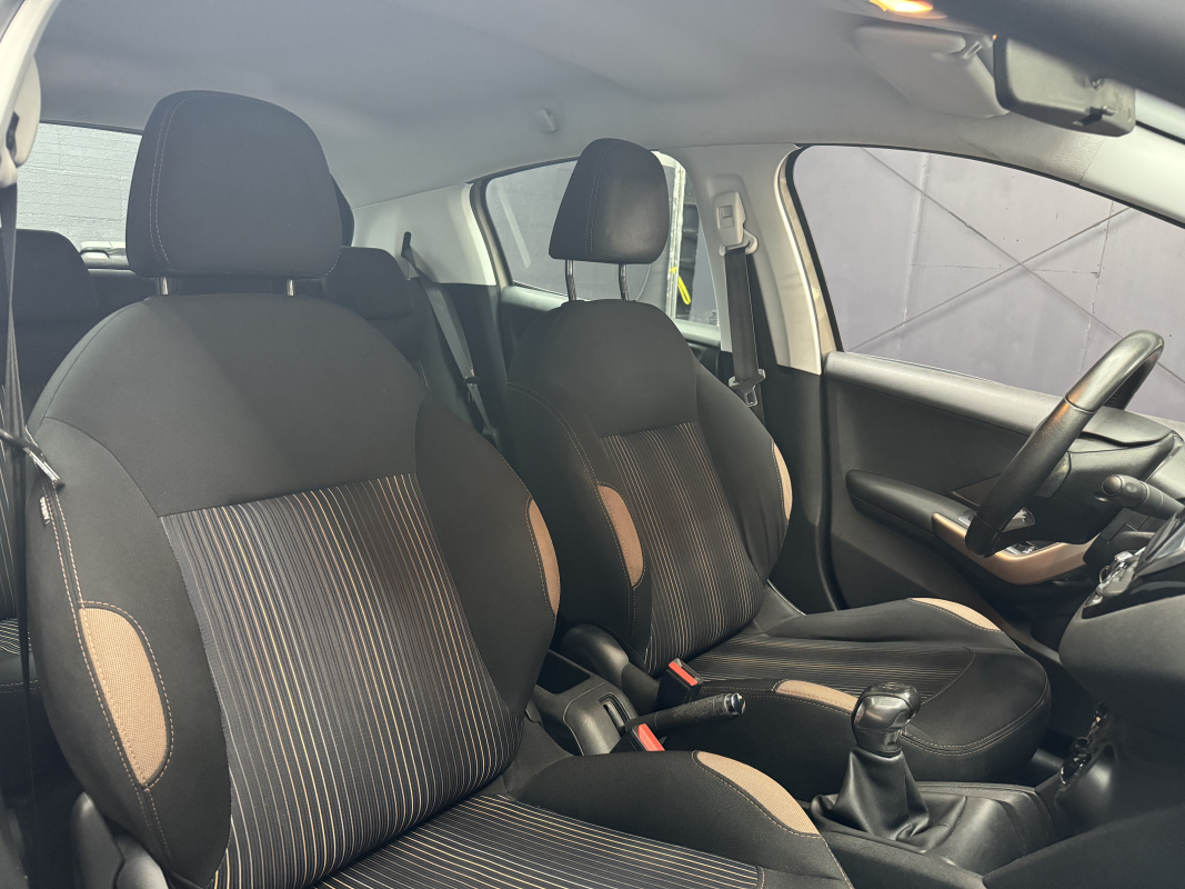 Peugeot 208 — 11