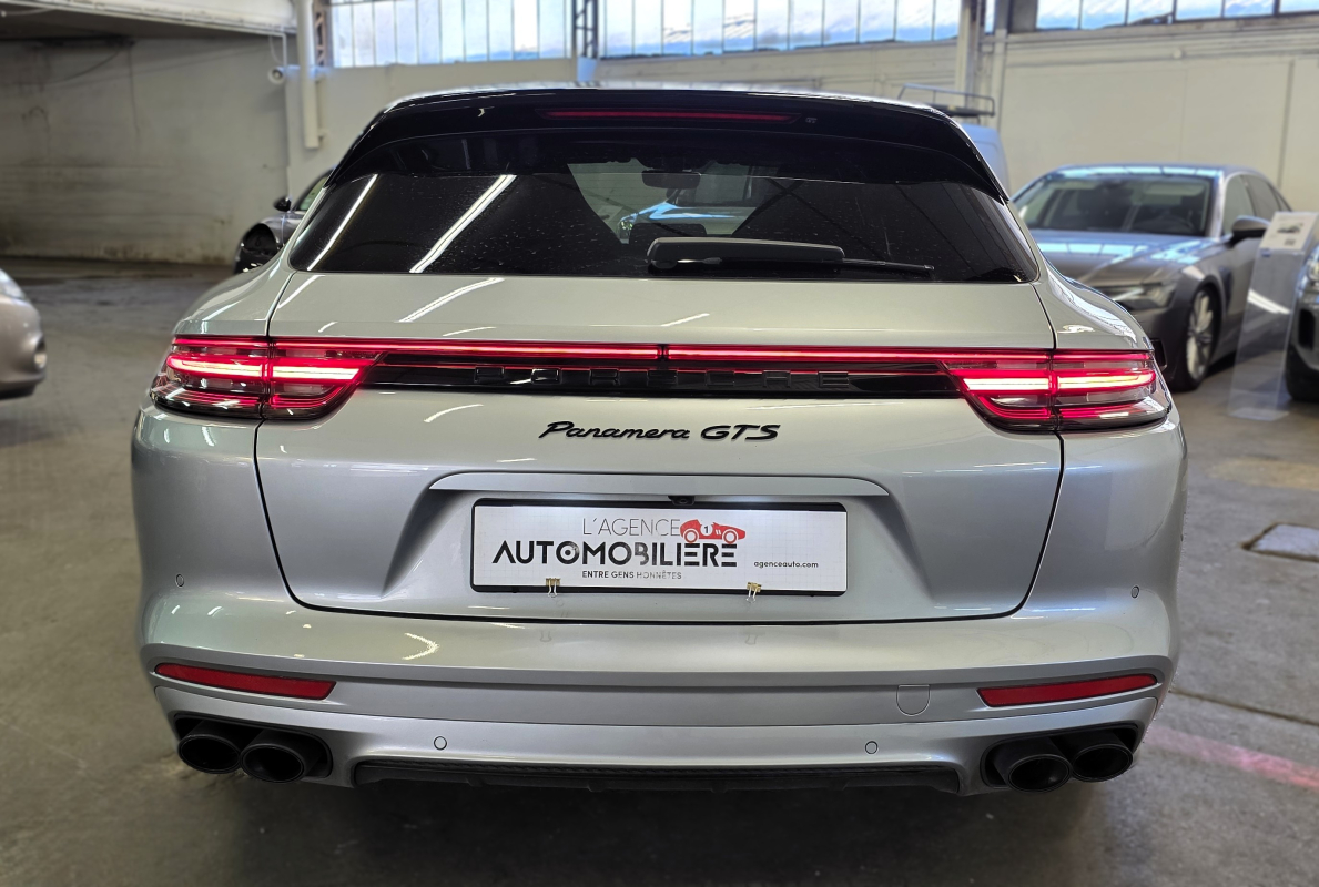 Porsche Panamera — 4