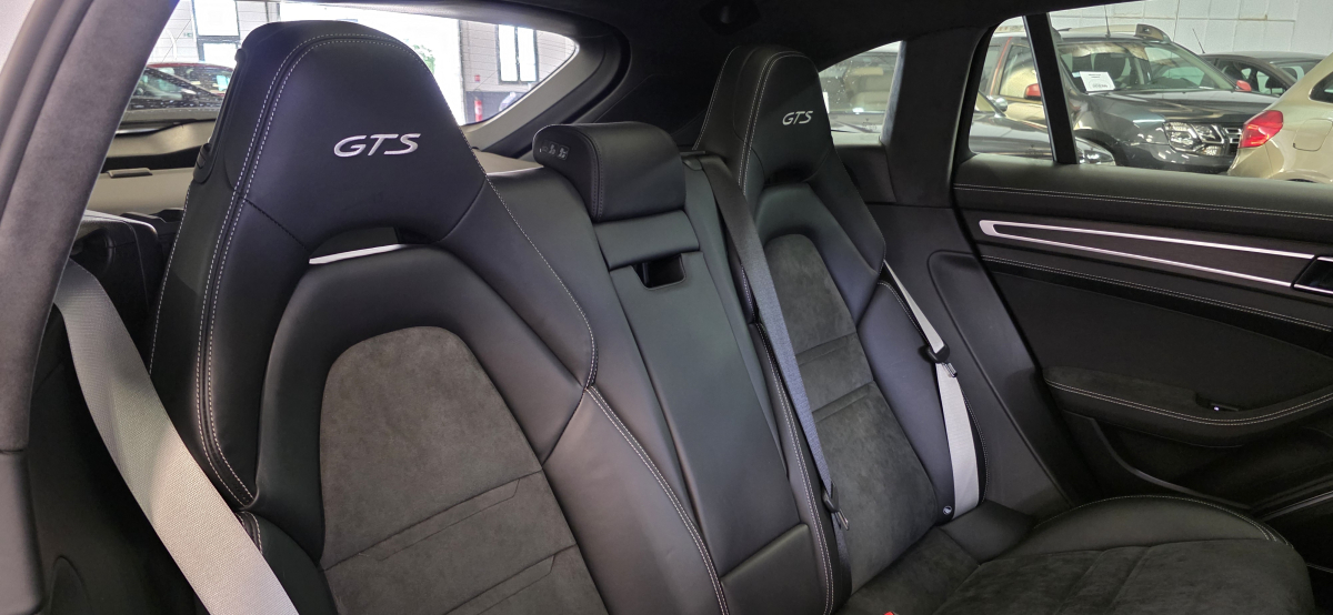 Porsche Panamera — 32