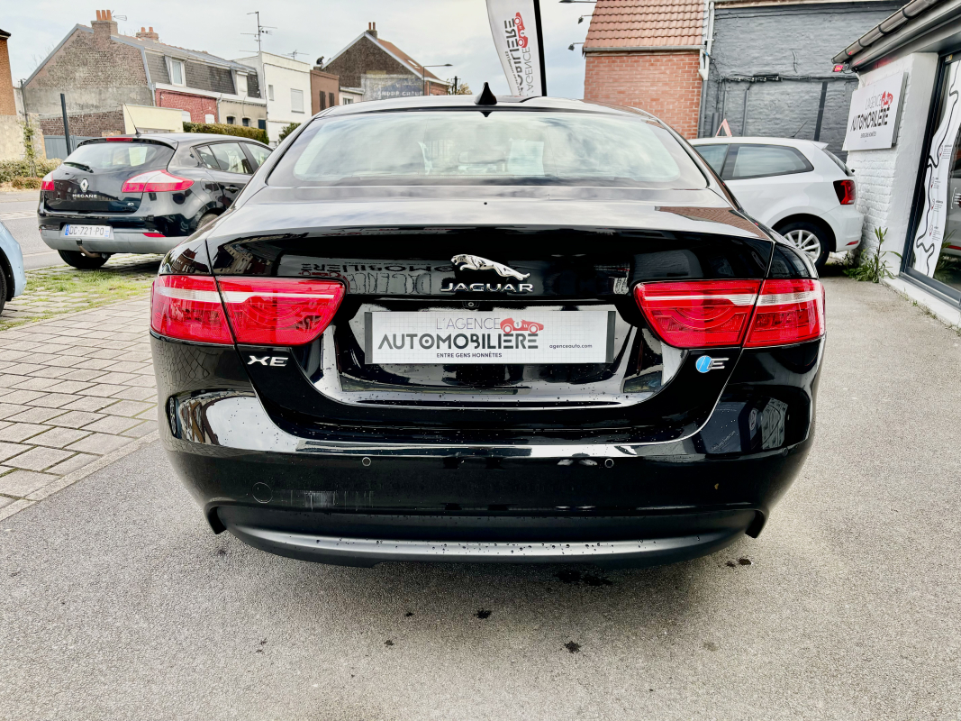 Jaguar XE — 4