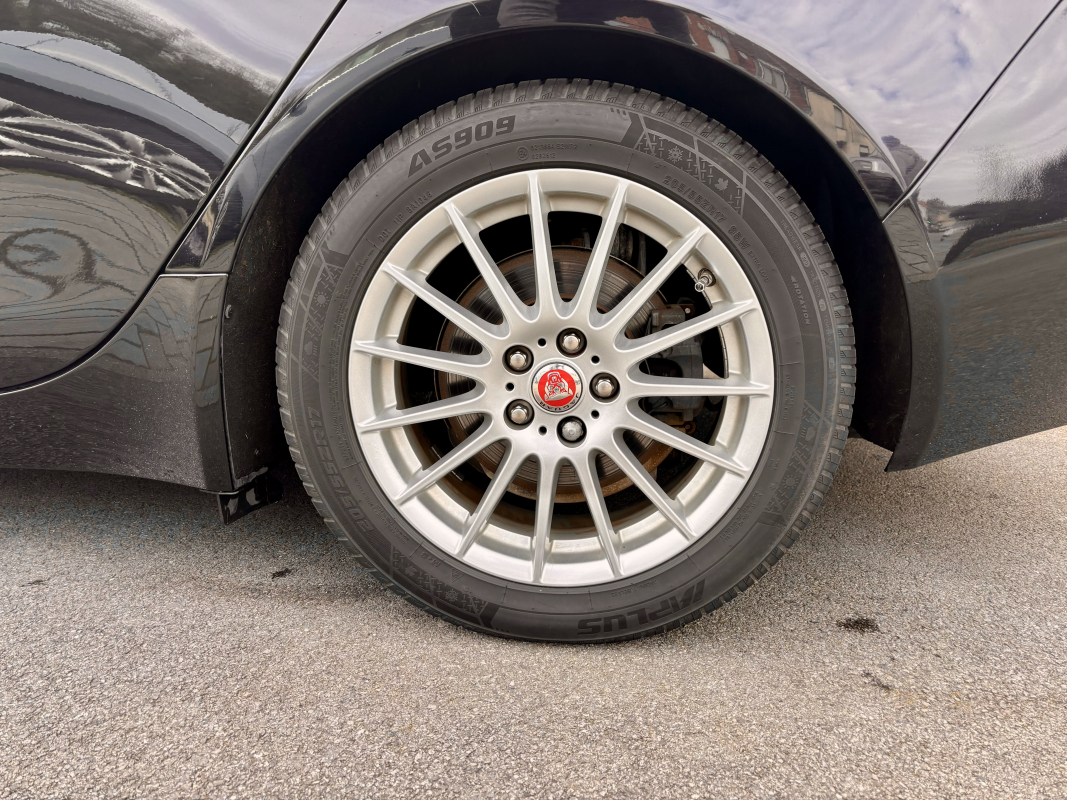 Jaguar XE — 28