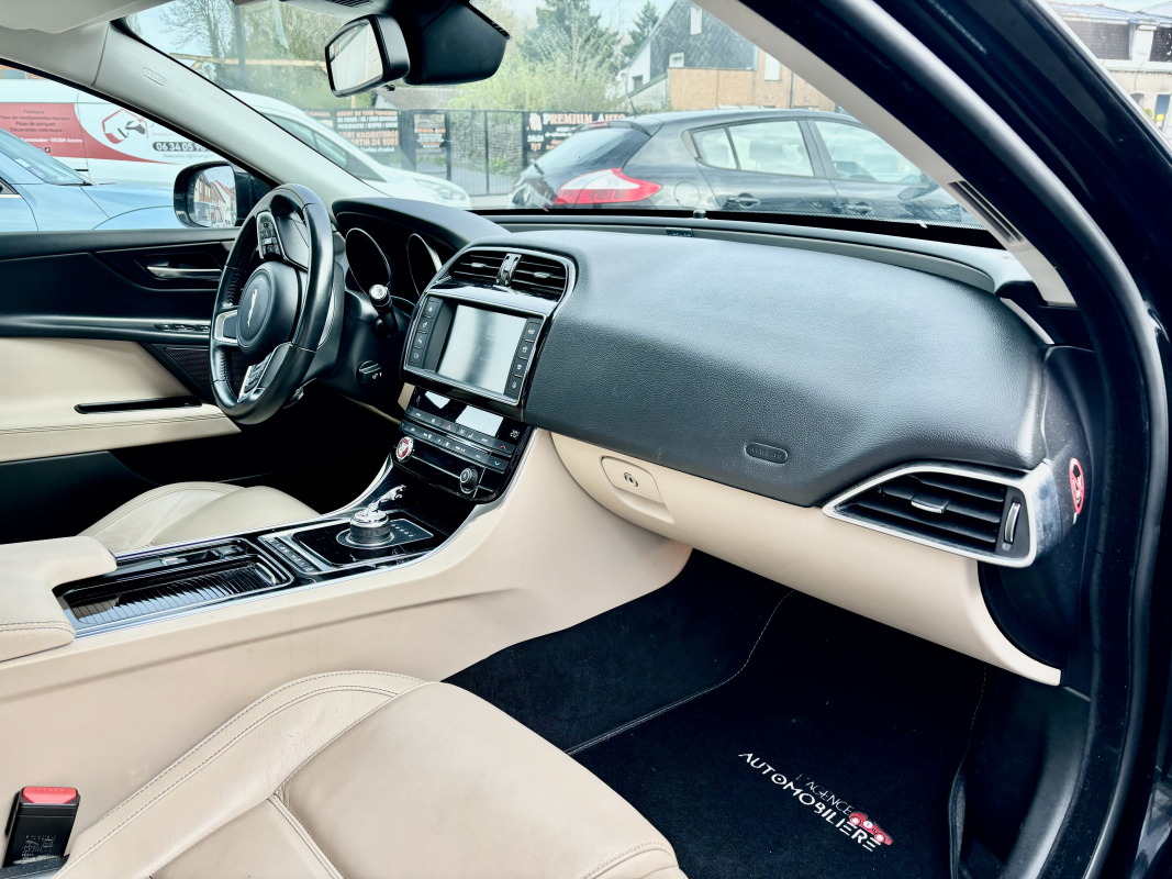 Jaguar XE — 10