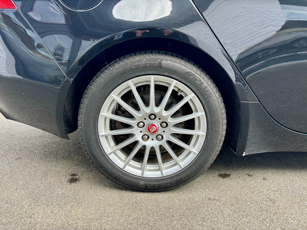 Jaguar XE — 30