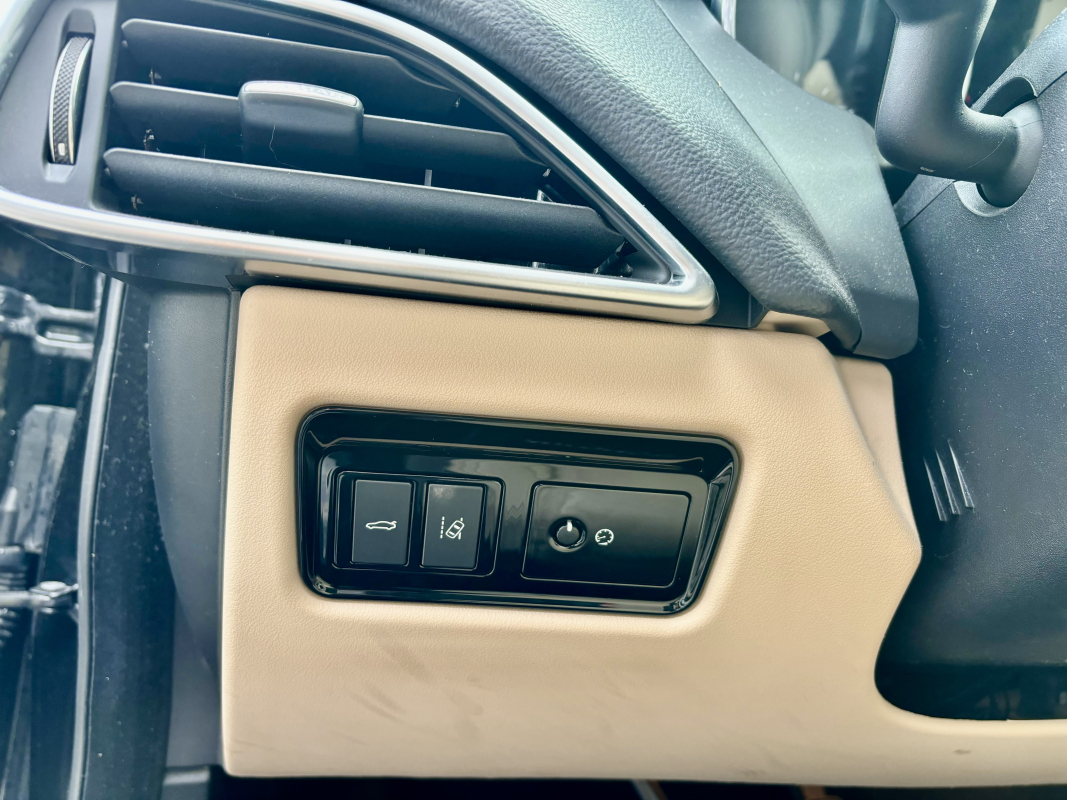 Jaguar XE — 23