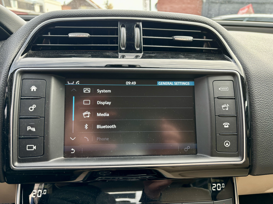 Jaguar XE — 21