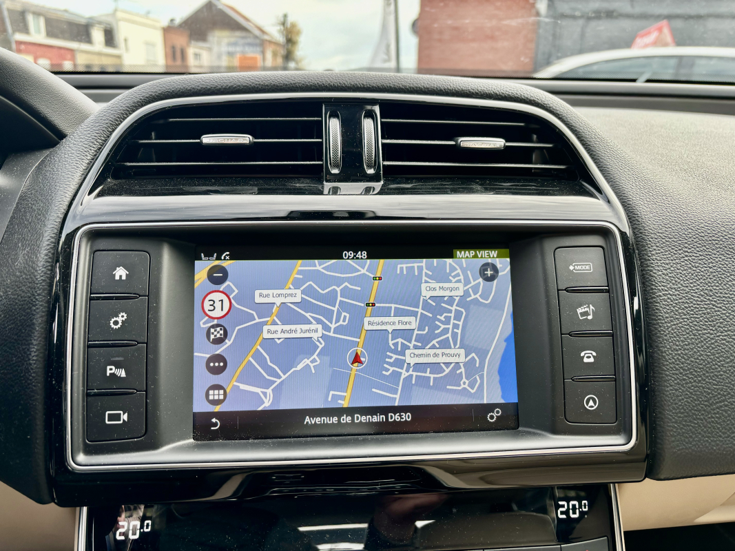 Jaguar XE — 17