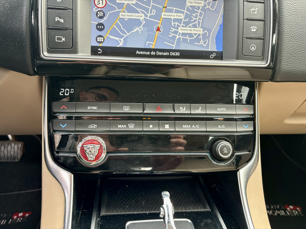 Jaguar XE — 22