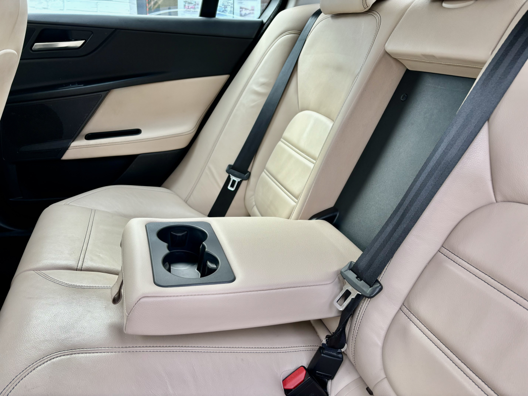 Jaguar XE — 25